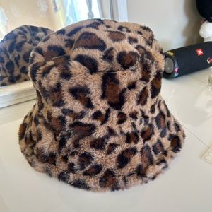 Fluffy cheetah print bucket hat